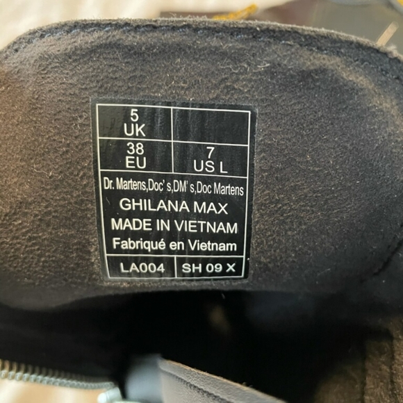 Dr. Martens GHILANA MAX DISTRESSED PATENT LEATHER PLATFORM BOOTS women size 7 - Picture 6 of 9